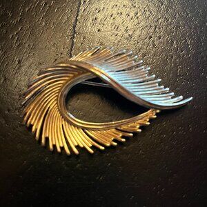 Vintage Gold Tone Crown Trifari Leaf Design Brooch
